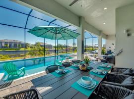Villa Mangifera with Salt Water Pool & Spa, EV-Loading, khách sạn spa ở Cape Coral