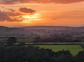 Lilac Terrace Cottage, hotel in Danby