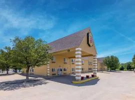Super 8 by Wyndham De Soto