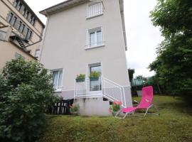 Gîte Aurillac, 2 pièces, 4 personnes - FR-1-742-172, holiday home in Aurillac
