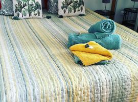 Charming apartment in Portimão Wi-Fi/AC, hotel in Portimão