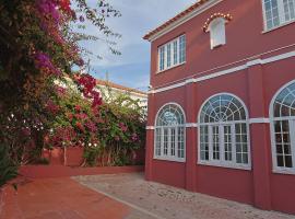 Vila Olivença, hotel in Costa da Caparica