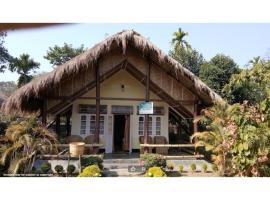 Manas Motel Eco Tourist Lodge, Khuthuri Jhar, Assam โรงแรมที่มีที่จอดรถในJyoti Gaon