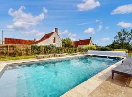 Amazing Home In La Vernelle With Outdoor Swimming Pool, hotelli kohteessa La Vernelle