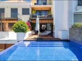 Luxury Villa 3+1 BD & pool/jacuzzi/golf/beach, golf hotel in Vale do Lobo