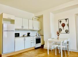 aday - Sunshine apartment in the heart og Hjorring, ξενοδοχείο σε Hjørring