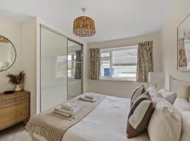 Modern Homely 3 bed in Central Plymouth w parking