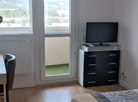 Chambre privé avec loggia chez l'habitant