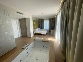 SACA HOTEL, hotell med jacuzzi i Shëngjin