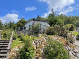 Pass the Keys Beautiful Kippford Hilltop Lodge with Amazing View, sumarbústaður í Kippford