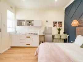 Hampton Collection - 2 Sleeper Studio Apartment with Pool, luxury hotel in Durban