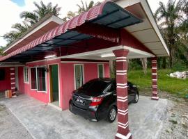 Rumah Comel, hotel con parcheggio a Kampung Degong