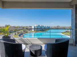 Your Oasis 2-BD Crystal Lagoon Pilar, budgethotell i Villa Rosa