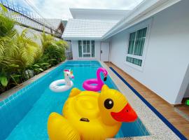 Pattaya Aqua Villa - Pool - Kitchen - BBQ - Smart TV，芭達雅南區的海濱度假屋