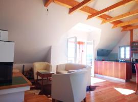 Chalet-Südsteiermark - traumhafte Aussicht, Infinity Pool, Privatsphäre, Klima und de-luxe Ausstattung, hotel v destinaci Schwanberg