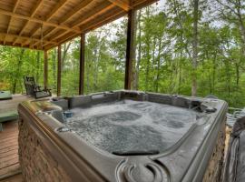 ENJOYABLE Cabin w Game Room & Hot tub & Firepit, cabin in Blue Ridge