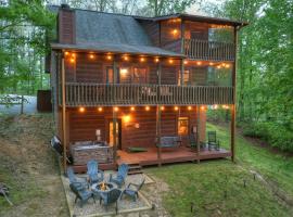 ESCAPE & ENJOY HAVEN - Cabin with Game Room & Hot Tub, cabin in Blue Ridge
