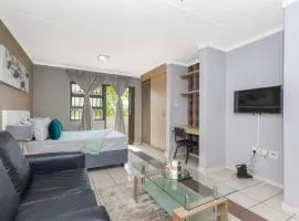 V&S Apartments - Luxury Studio in Fourways, Johannesburg