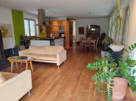 Loft mit Kamin und Whirlpool, hotel v destinaci Lustenau
