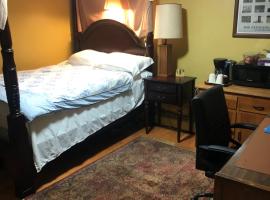 Studio with private bath room, homestay in Chicago