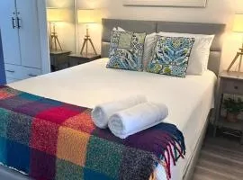 Beachfront Condo Pool Beach Access B17