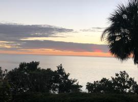 Beachfront House Pine Island, Tampa, Orlando, hotel v destinaci Weeki Wachee