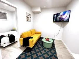 Relaxing 2-Bdrm Basement Hideout/Wi-Fi/PRKNG