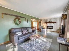 Peaceful Cassville Vacation Rental - Hike and Fish!