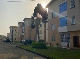 3 Bedroom Spacious Apartment, hotel with parking in Okunola