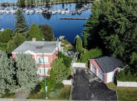 La Perle Rose du Lac-St-Jean, holiday home in Roberval