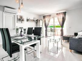 2 Bedroom Cozy Apartment In Cala Bona, hotel di Cala Bona