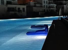 Ground chlat first row lagoon 2 bedrooms at Blanca marassi, hotell i El Alamein
