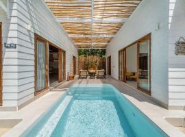 Private Pool Villa Retreat NAMU two-bedroom 5unit, διαμέρισμα σε Kuta Lombok