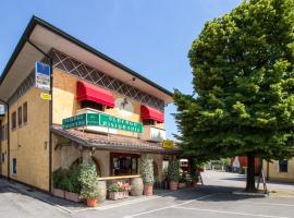 Albergo Ristorante Da Felice, hotel con estacionamiento en Loria