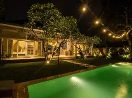 Canggu garden family villa, short walk to the Beach
