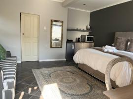 Luxury Suites on Santorini, hotel in East London