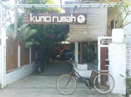 kunci rumah, beach rental in Sorongjukung