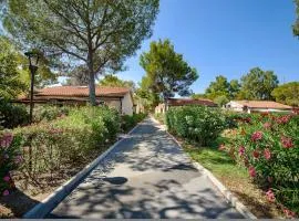 ISA-Appartament plus 4 beds, air conditioning and private outdoor area in Village with 6 swimming-pools