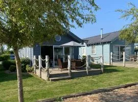 Blue Anchor Retreat at The Bay Filey, sleeps 4, 2 dogs welcome for free too