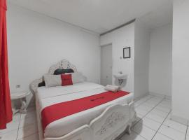 RedDoorz near Terminal Pasir Hayam Cianjur, viešbutis mieste Siandžuras