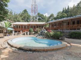 Urbanview Hotel D'Pineapple Villa Ciater by RedDoorz, hotel v destinaci Subang