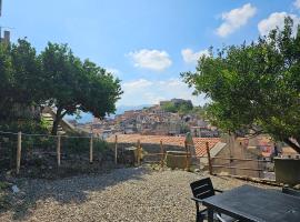 Portaterra - Spaziosa Casa con Bella Vista e Giardino, hotel v destinaci Monforte San Giorgio