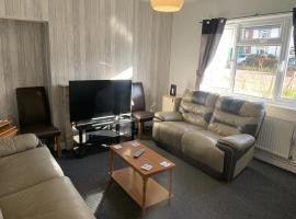 Ratcliffe House - Spacious 3 bedroom House in Sileby, hotel near Beedles Lake Golf Club, Sileby