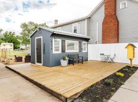 Downtown Tiny Home near Shenandoah National Park, hotel em New Market