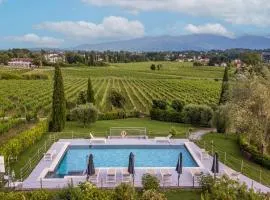 Maria Farmhouse Apartment in Wine Resort in Lucca