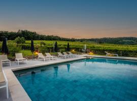 Donato Farmhouse Apartment with shared Pool, hotel con estacionamiento en Lucca