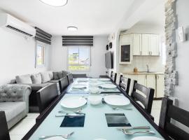 relaxing duplex in ashdod by torohome, hotel with parking in Ashdod