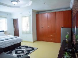 Private Luxury Master Bedroom, hotel with parking in Lagos