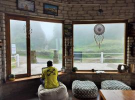 Simba cafe & lodge, готель у місті Бінсар