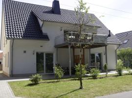 Haus Werder Wohnung 1 mit Kamin, hospedagem domiciliar em Zinnowitz